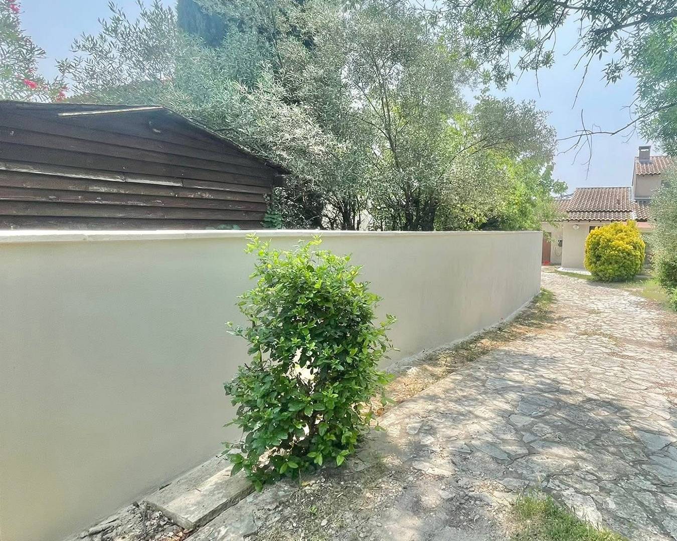 Notre réalisation sur la commune d’Uzès en neuf - Finition talochée fin - Référence couleur : 207 - Beige clair Weber.